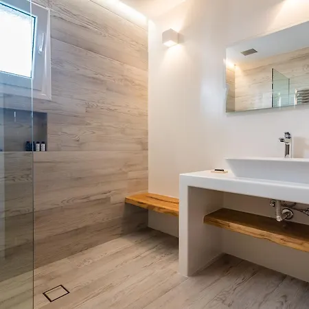 Akis Luxury House Адамас