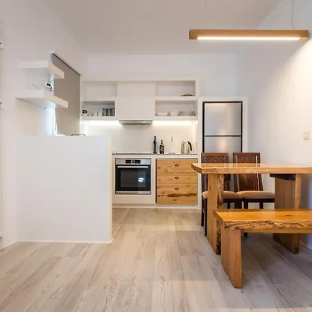 Akis Luxury House *